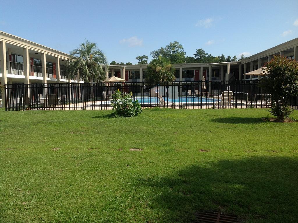 Days Inn By Wyndham Tallahassee-Government Center Exterior photo