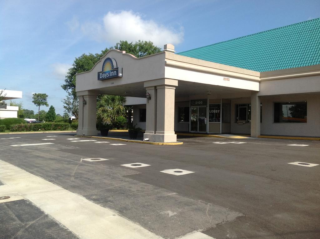 Days Inn By Wyndham Tallahassee-Government Center Exterior photo